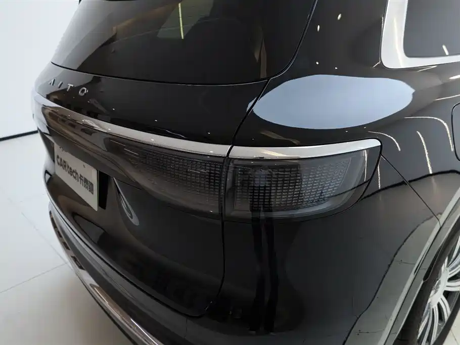 AITO Wenjie AITO M8 2025 Extended Range Ultra 53.4kWh 6-Seater фото 11