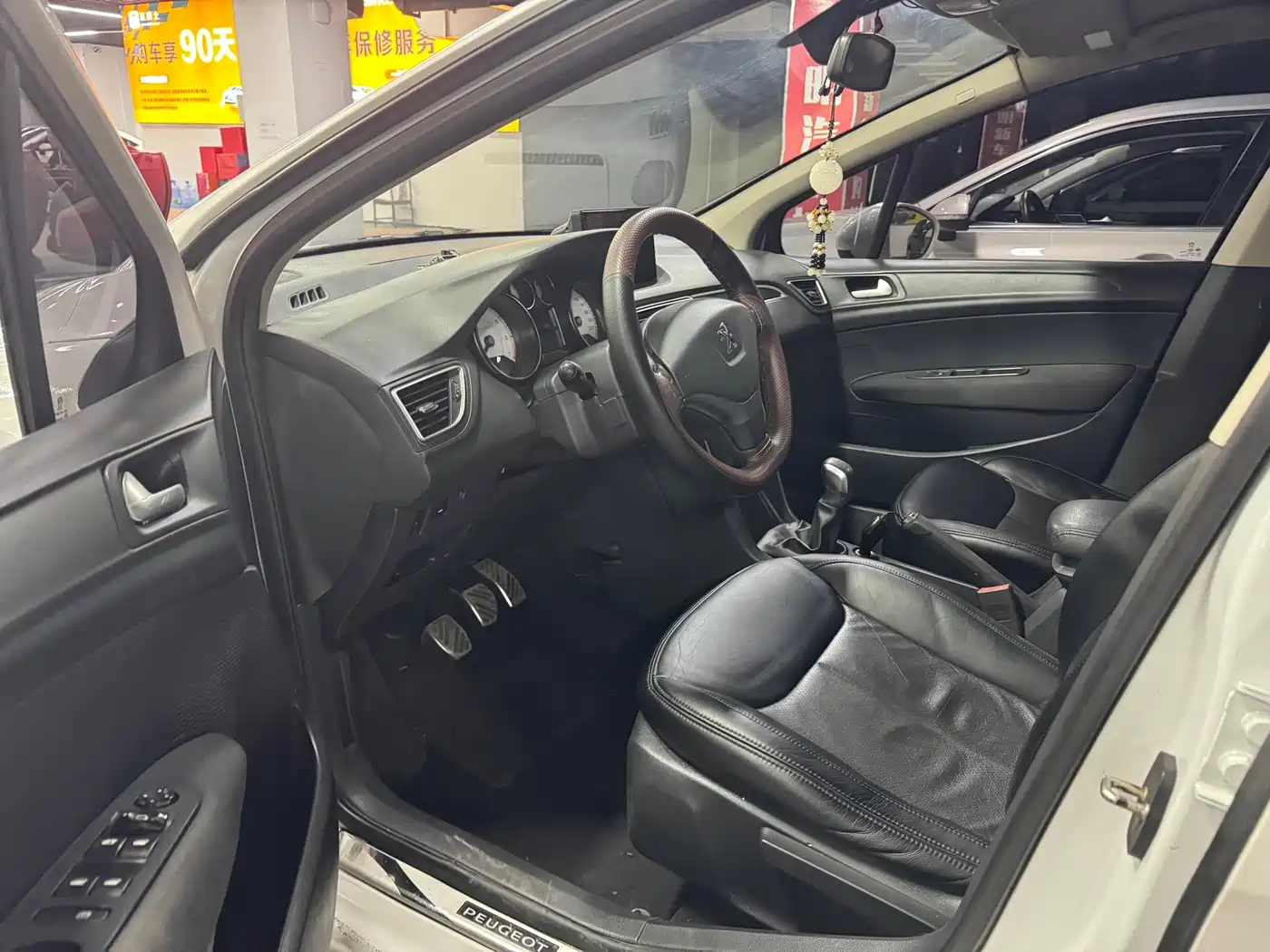 Peugeot 308 2014 Model Joy Edition Classic 1.6L Manual Superior Style фото 4