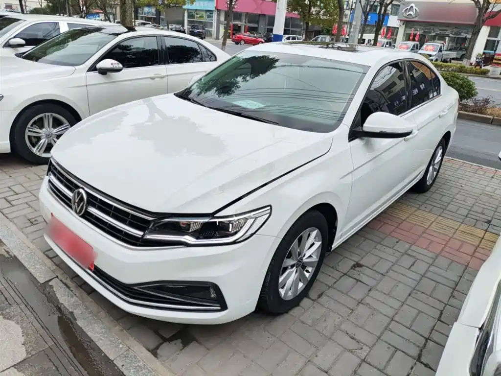 VOLKSWAGEN BORA
