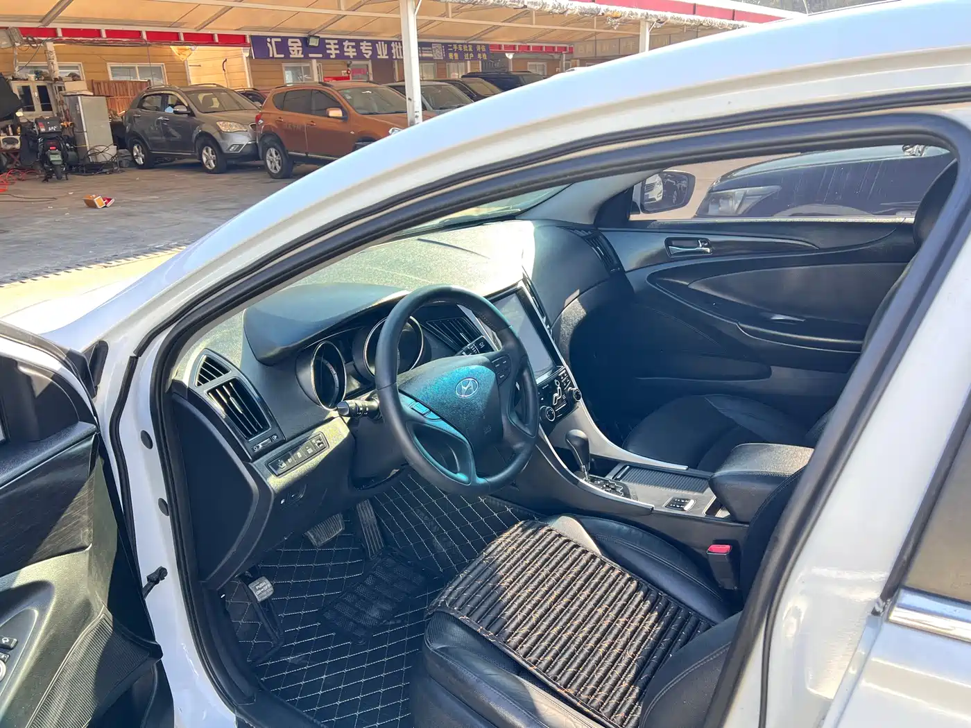 Hyundai Sonata 2013 2.0L Automatic Premium Edition фото 9