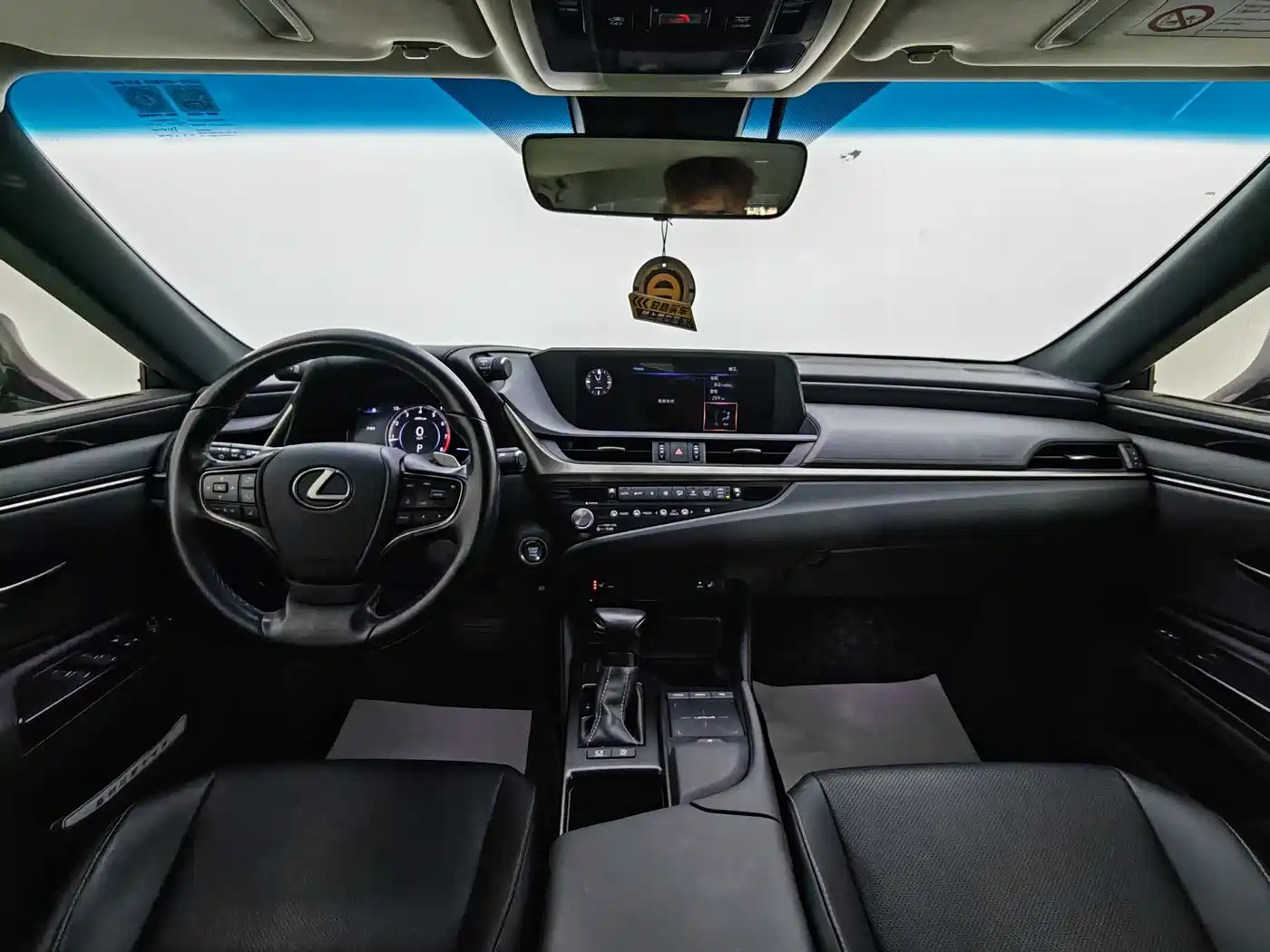 Lexus ES 2020 200 Excellence фото 11