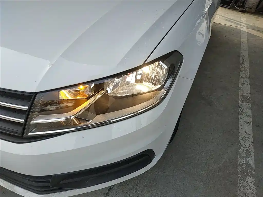 Volkswagen Santana 2016 1.4L Manual Trend Edition фото 24