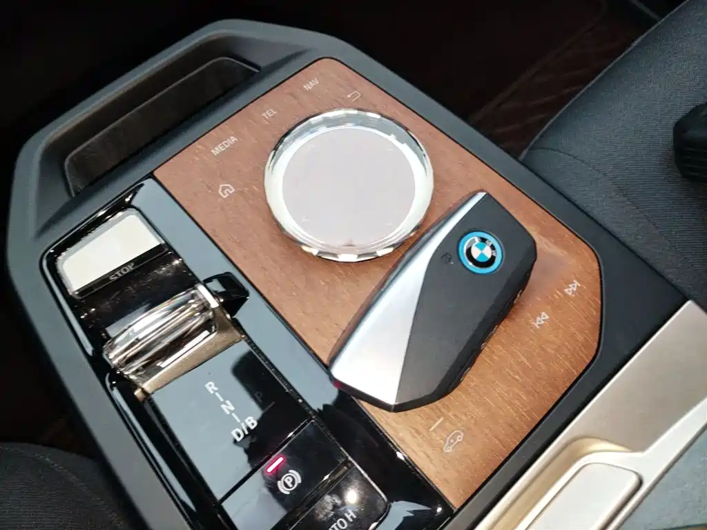 BMW iX 2022 xDrive50 фото 14