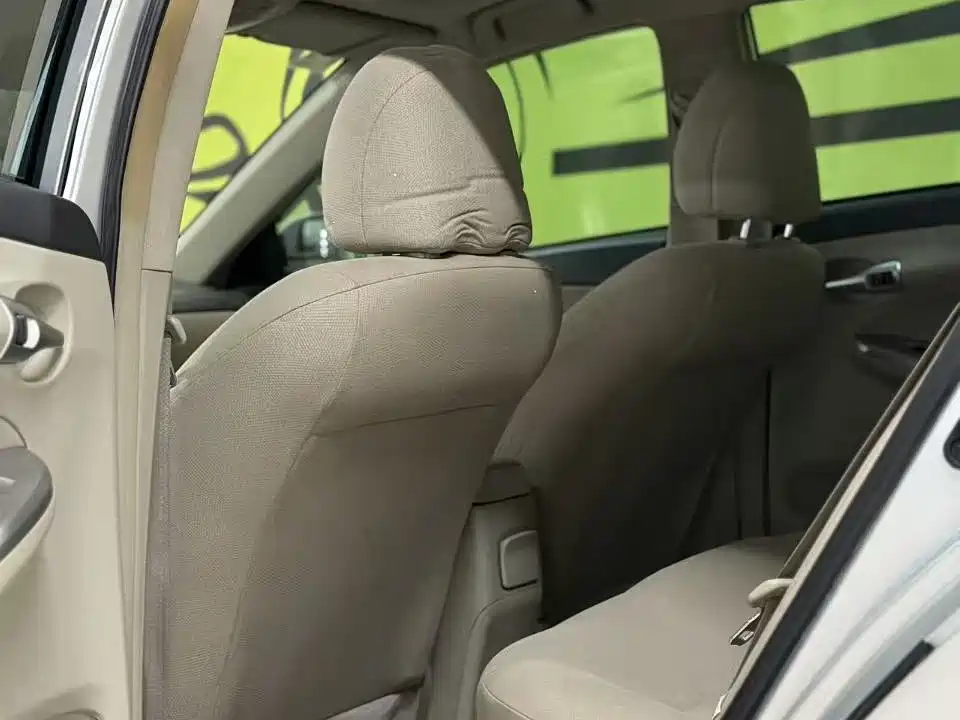 Toyota Corolla 2011 1.8L Manual GL-S фото 8