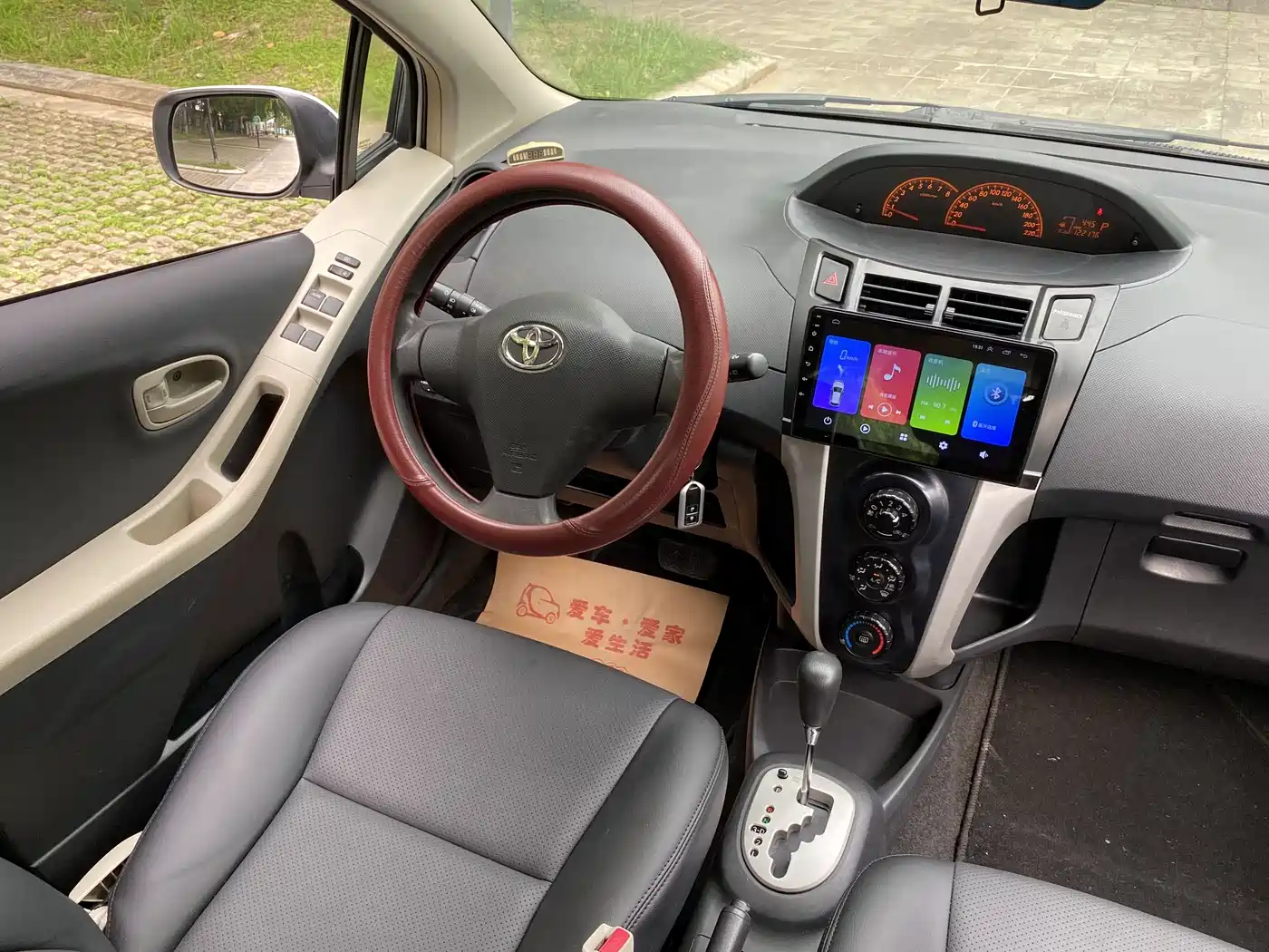 Toyota Yaris 2011 1.6E Auto Charm Edition фото 18