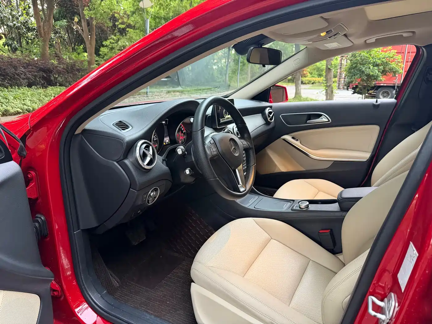 Mercedes-Benz GLA 2015 GLA 220 4MATIC Fashion Edition фото 8