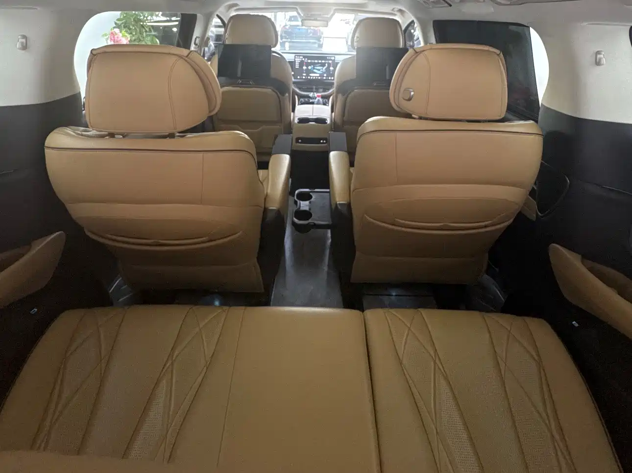 Denza D9 2024 DM-i 980 AWD Prestige фото 22
