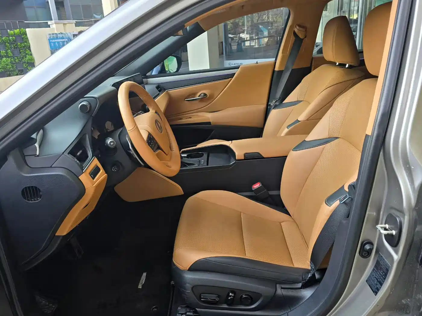 Lexus ES 2025 300h Ultimate Edition фото 4