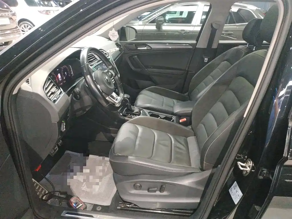 Volkswagen Tiguan L 2021 330TSI Automatic 2WD R-Line Premium фото 15