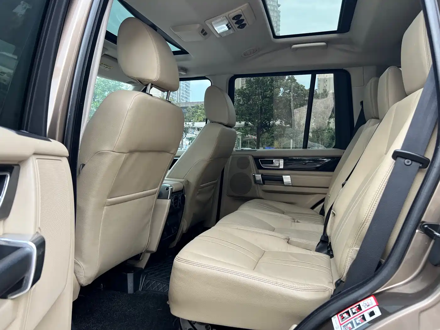 Land Rover Discovery 2010 4.0 V6 HSE Petrol фото 11