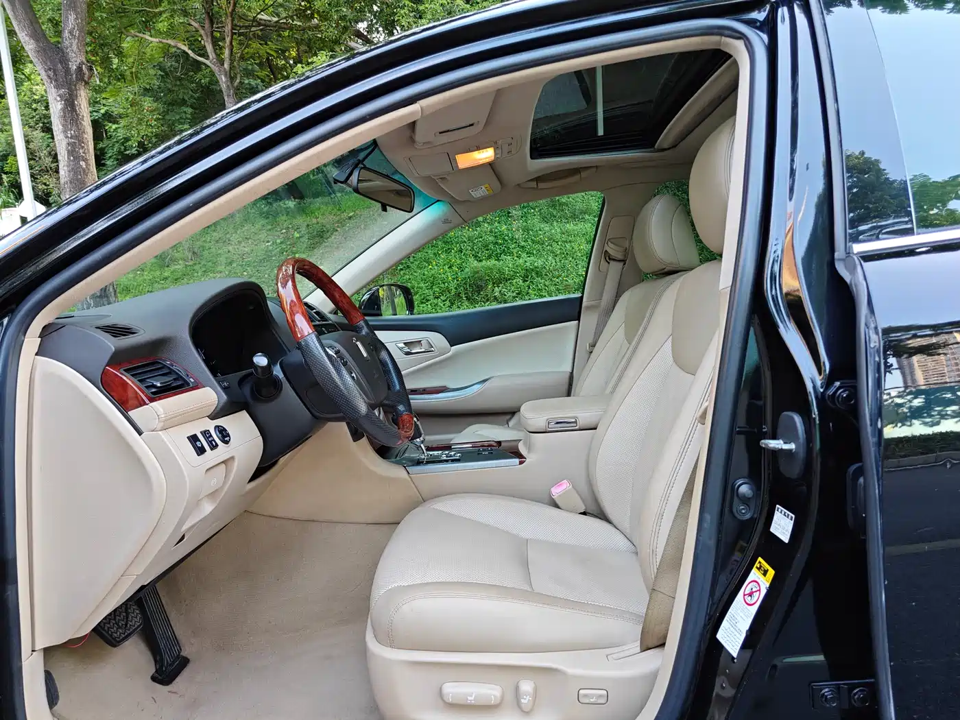 Toyota Crown 2012 2.5L Royal Leather Edition фото 4