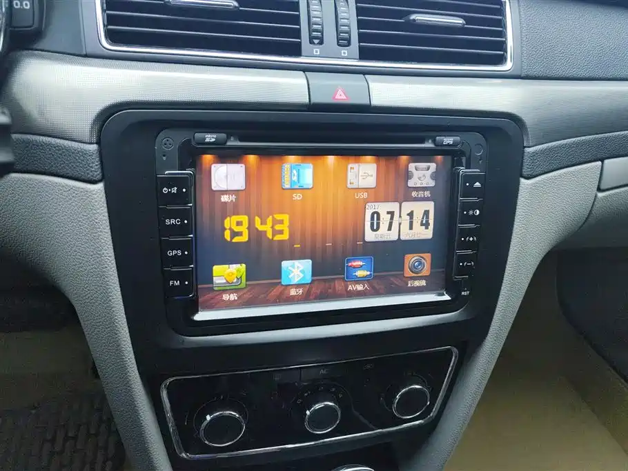 Škoda Superb 2013 1.4TSI DSG Gentleman Edition фото 13