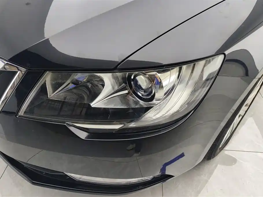 Škoda Superb 2013 1.4TSI DSG Gentleman Edition фото 5