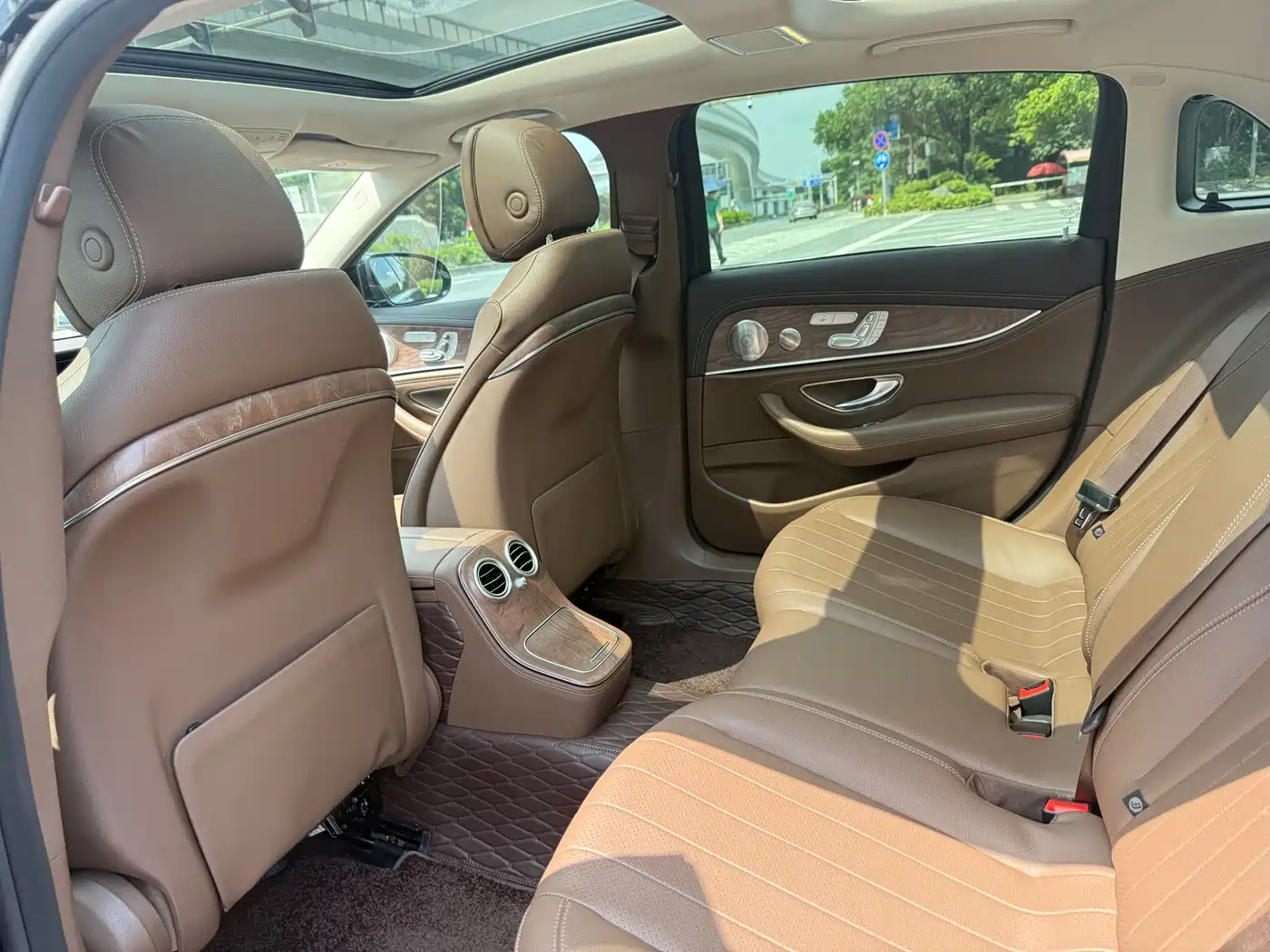 Mercedes-Benz E-Class 2022 Second Facelift E 300 L Luxury фото 11
