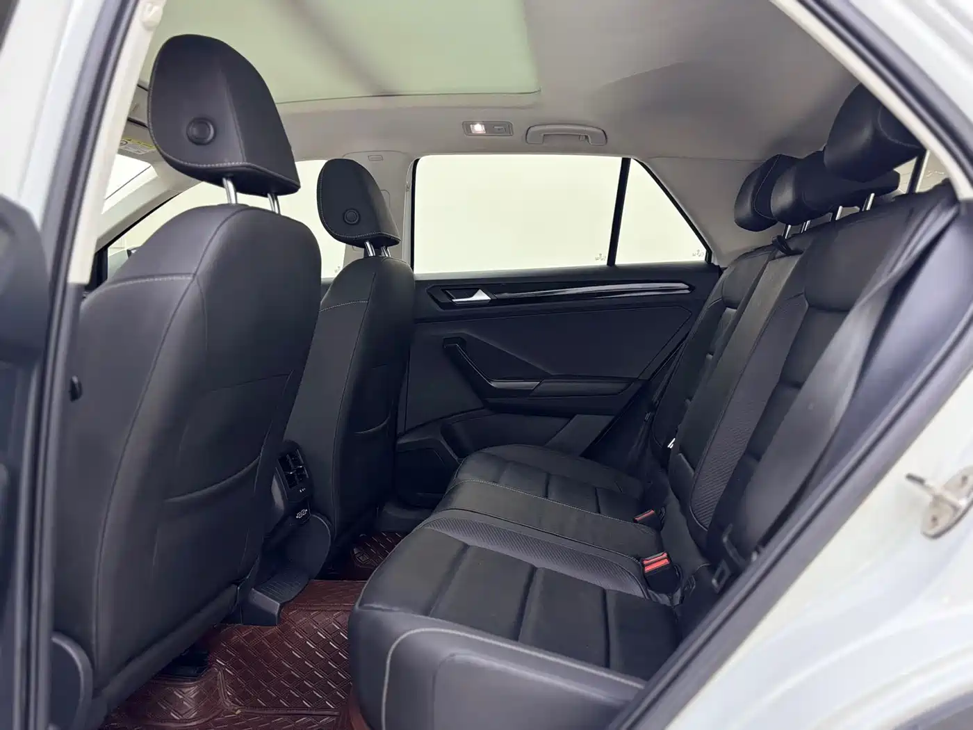 VOLKSWAGEN T ROC EXPLORING SONGS