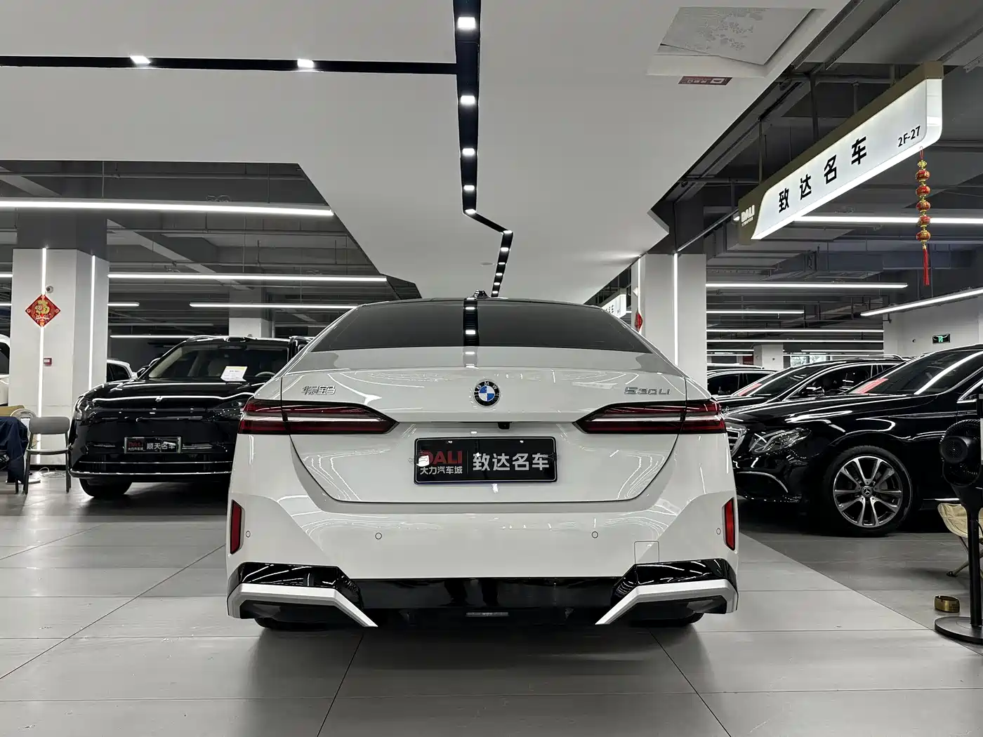 BMW 5 Series 2025 530Li Leading M Sport Package фото 8