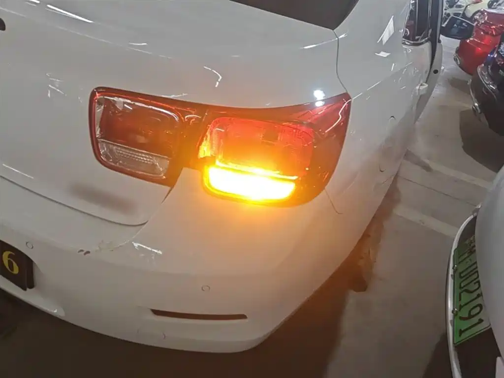 Chevrolet Malibu 2014 2.0L Automatic Luxury фото 8