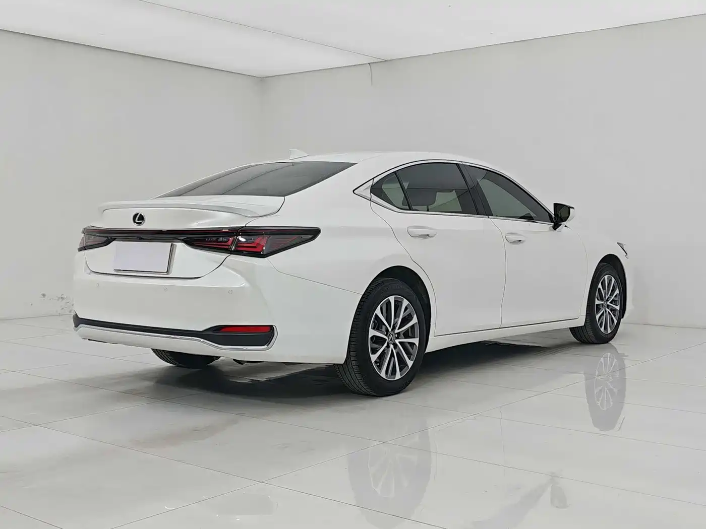 Lexus ES 2025 200 Ultimate Edition фото 5