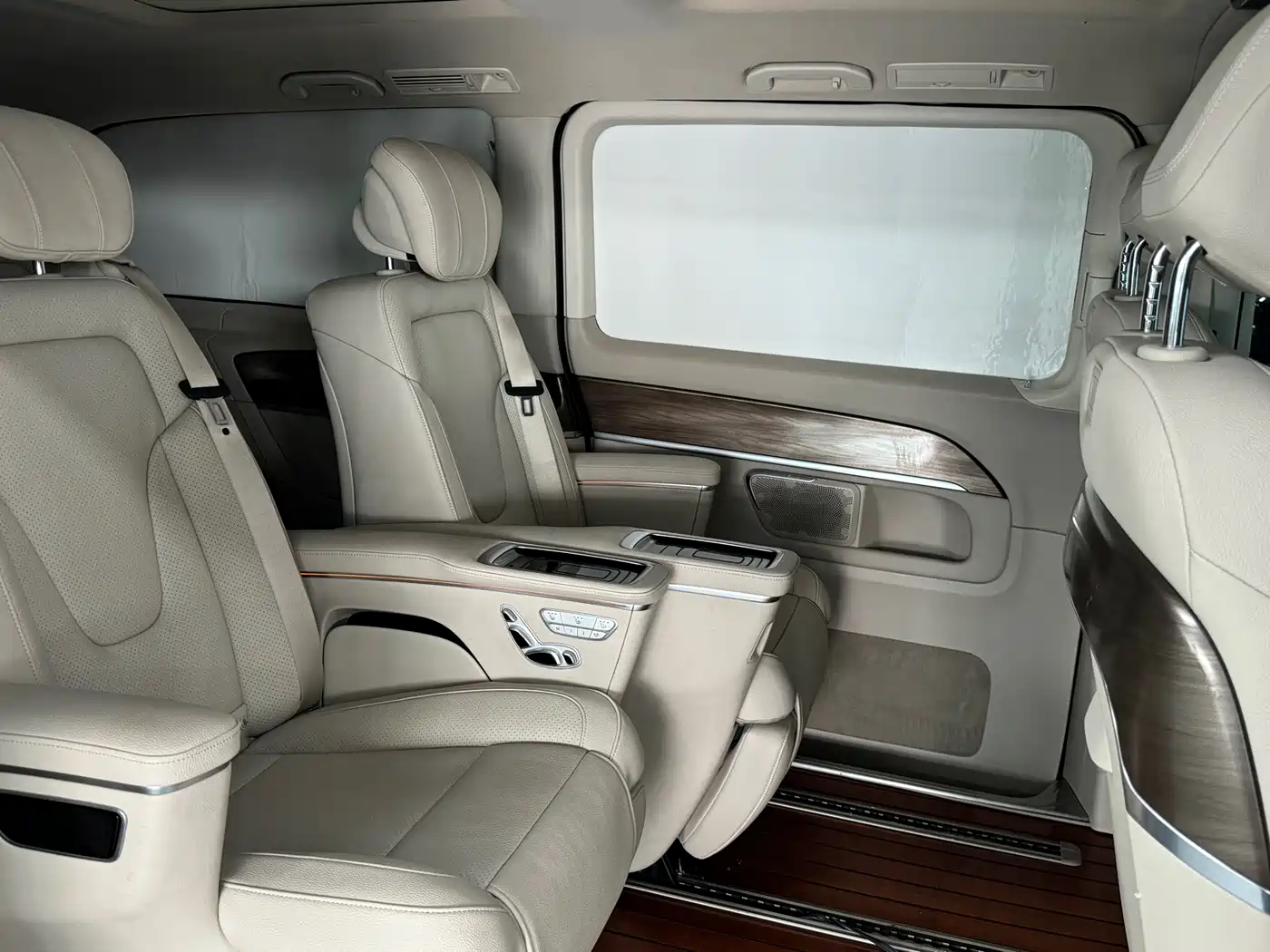 Mercedes-Benz V-Class 2020 Model V 260 L Long Wheelbase Luxury фото 8
