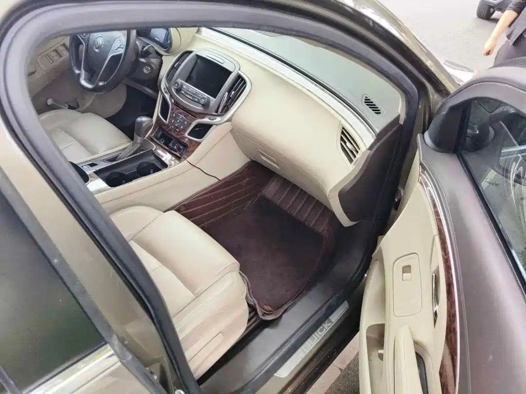 Фото 10 - Buick LaCrosse