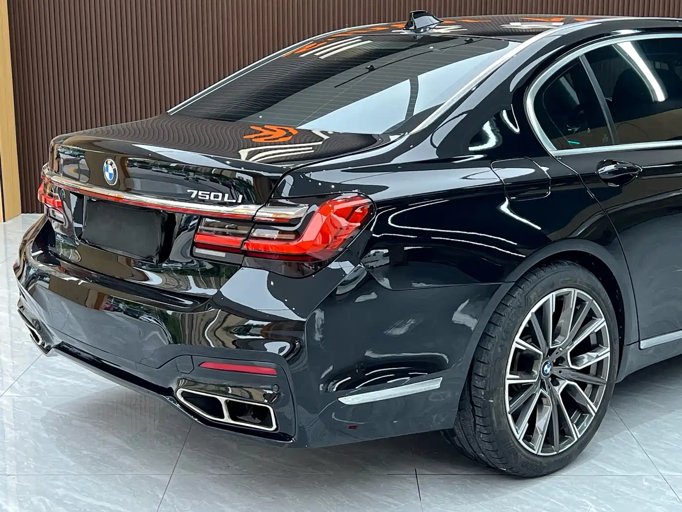 BMW 7 Series 2011 750Li xDrive фото 14