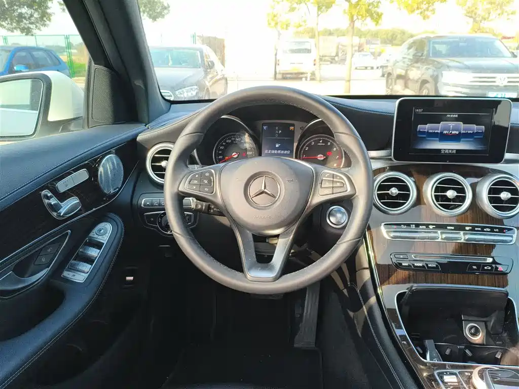 Mercedes-Benz GLC 2017 GLC 260 4MATIC Luxury фото 7