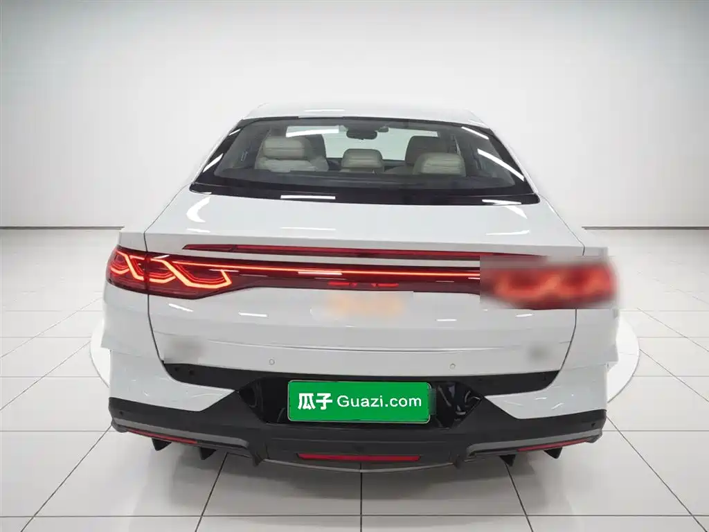 BYD Qin L 2024 DM-i 120KM Excellence Model фото 6