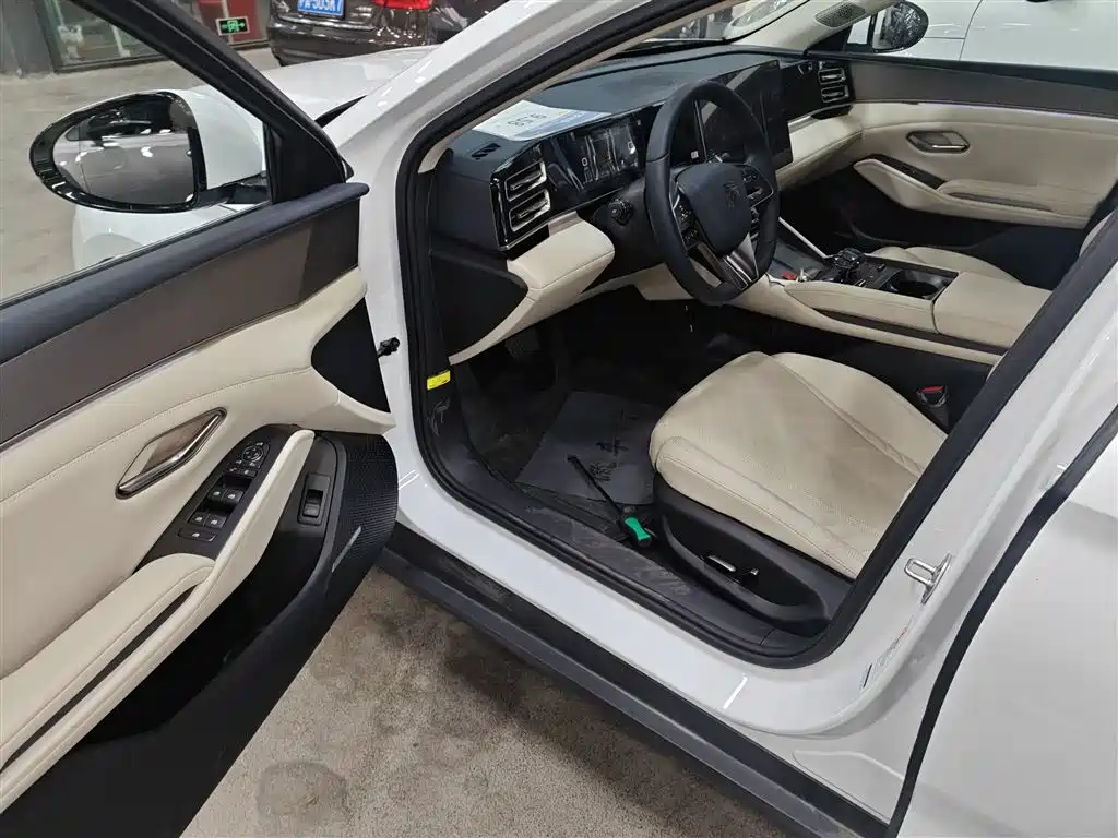 BYD Qin L 2024 DM-i 120KM Excellence Model фото 16