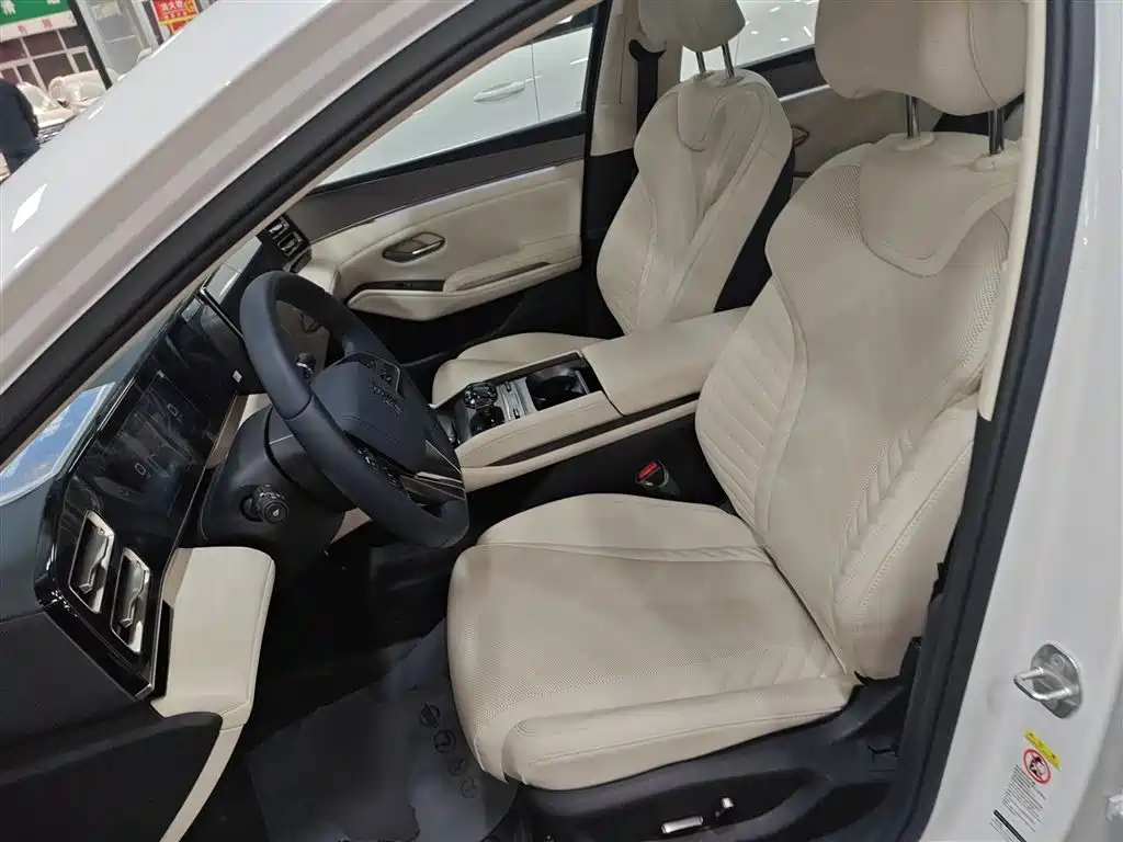 BYD Qin L 2024 DM-i 120KM Excellence Model фото 15