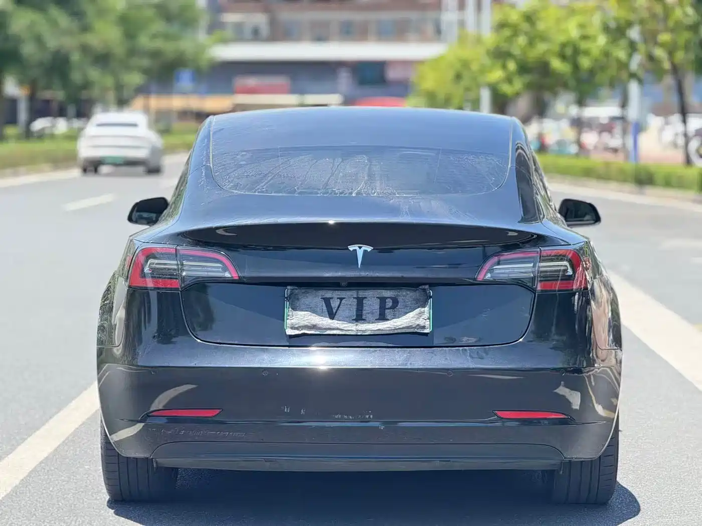 Фото 8 - Tesla Model 3