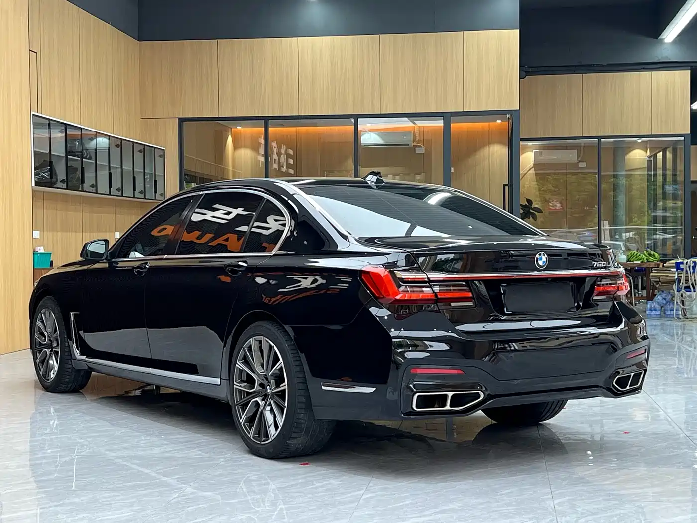 BMW 7 Series 2011 750Li xDrive фото 4