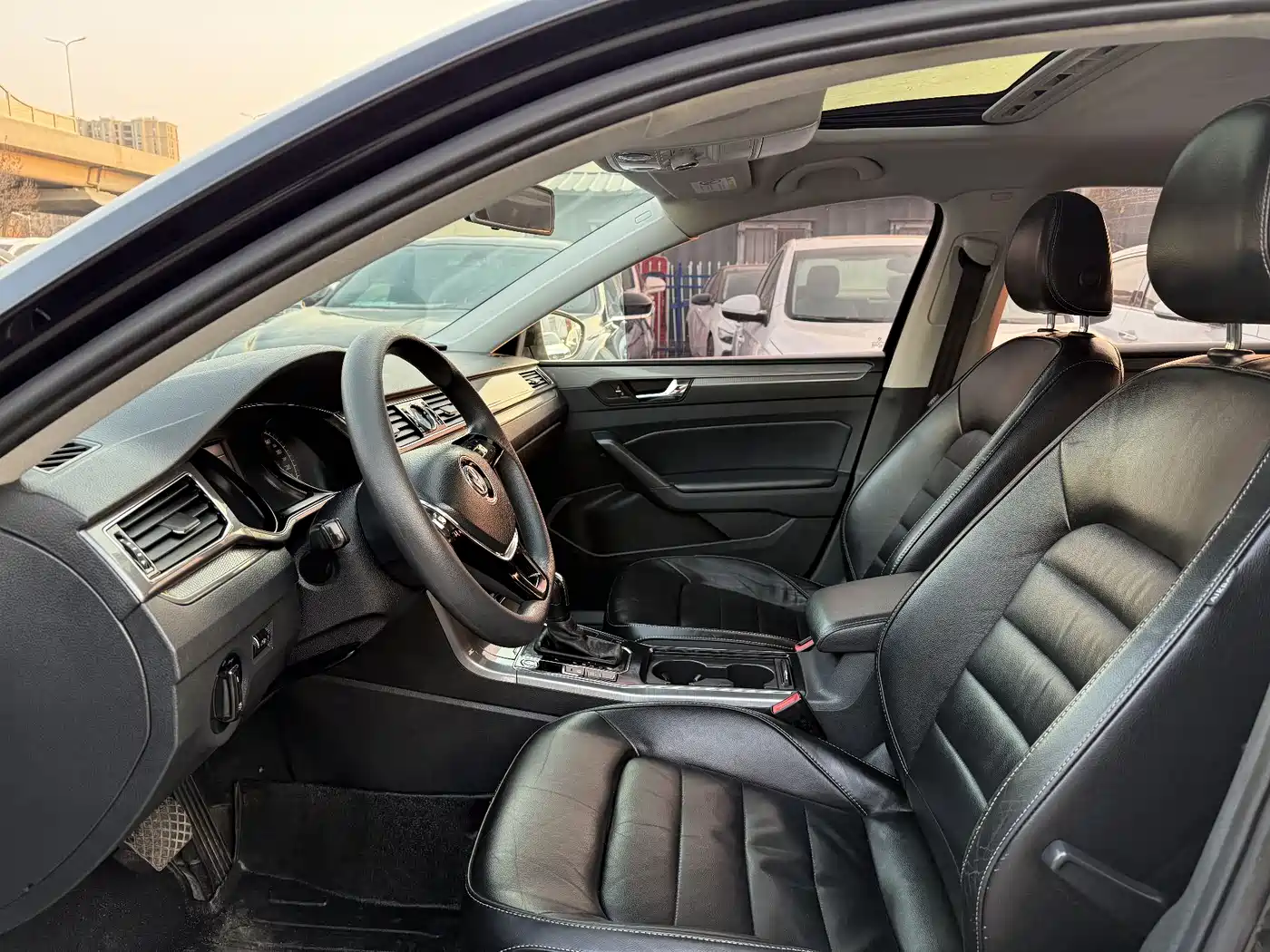 Volkswagen Passat 2016 280TSI DSG Honor Edition фото 5