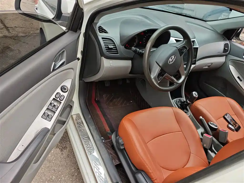 Hyundai Verna 2014 1.4L Manual Top TOP фото 16