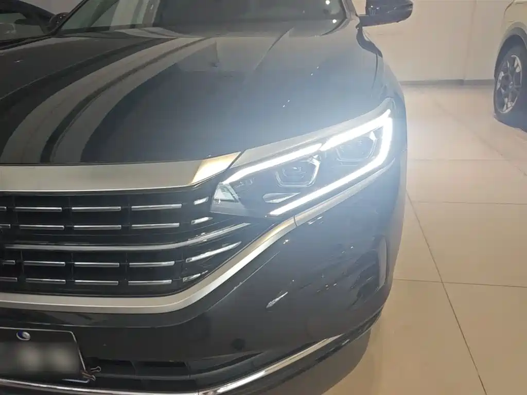 Volkswagen Passat 2025 Outstanding 380TSI Dragon Glory Edition фото 24