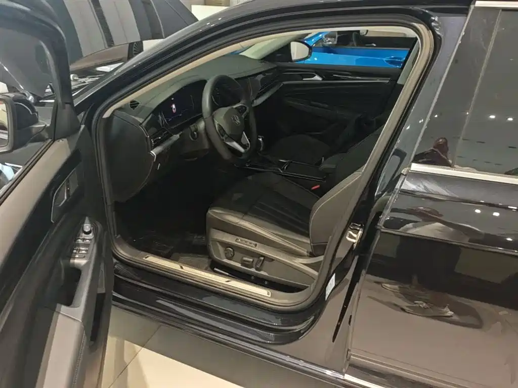 Volkswagen Passat 2025 Outstanding 380TSI Dragon Glory Edition фото 15