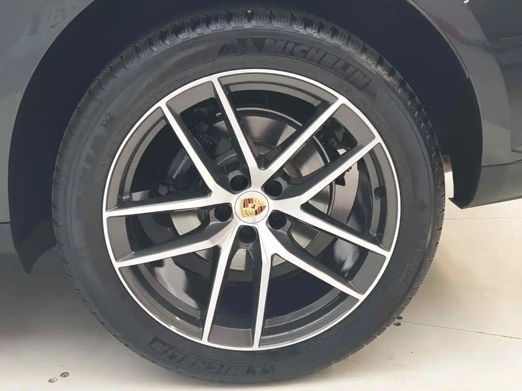 Фото 11 - Porsche Macan