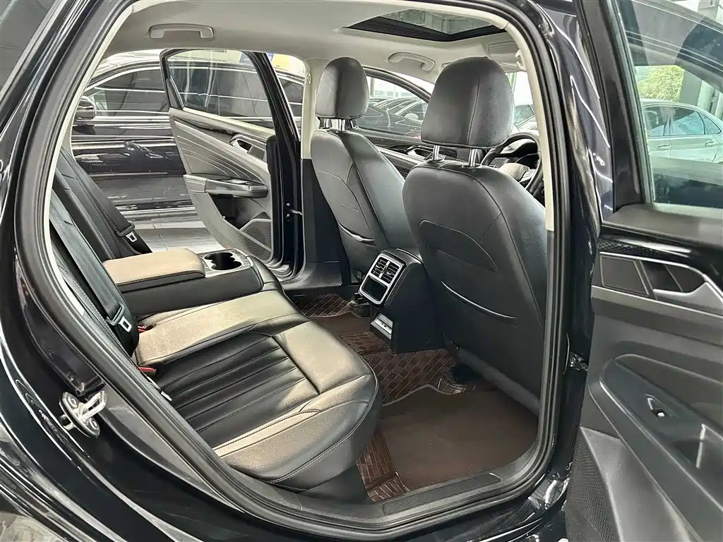 Volkswagen Passat 2022 280TSI Business Edition фото 10