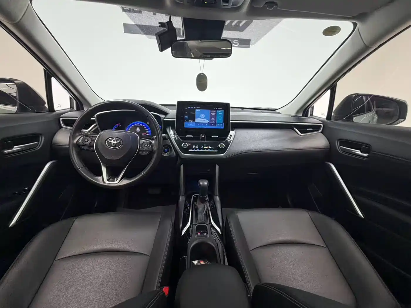 Toyota Corolla Cross 2023 2.0L Premium Edition фото 14