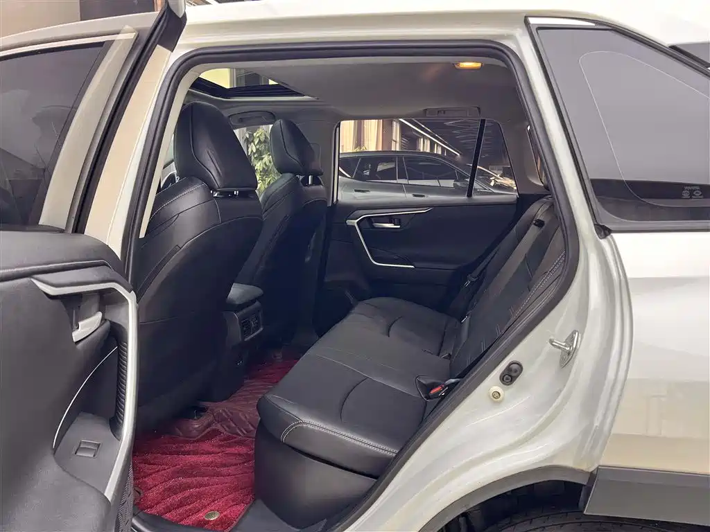 Toyota Wildlander 2022 Hybrid 2.5L E-CVT FWD Luxury PLUS Edition фото 10