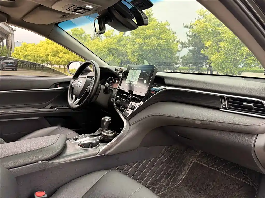 Toyota Camry 2021 2.5G Luxury Edition фото 16