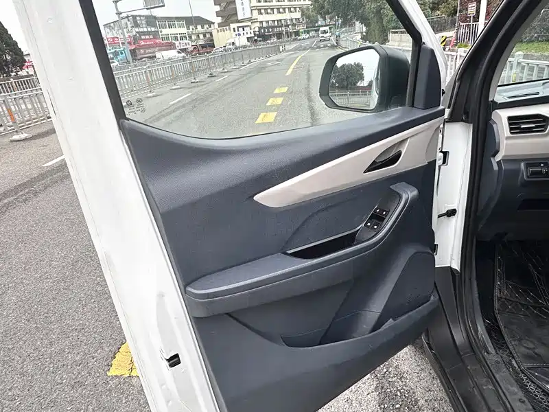 SAIC MAXUS CHASE EV30