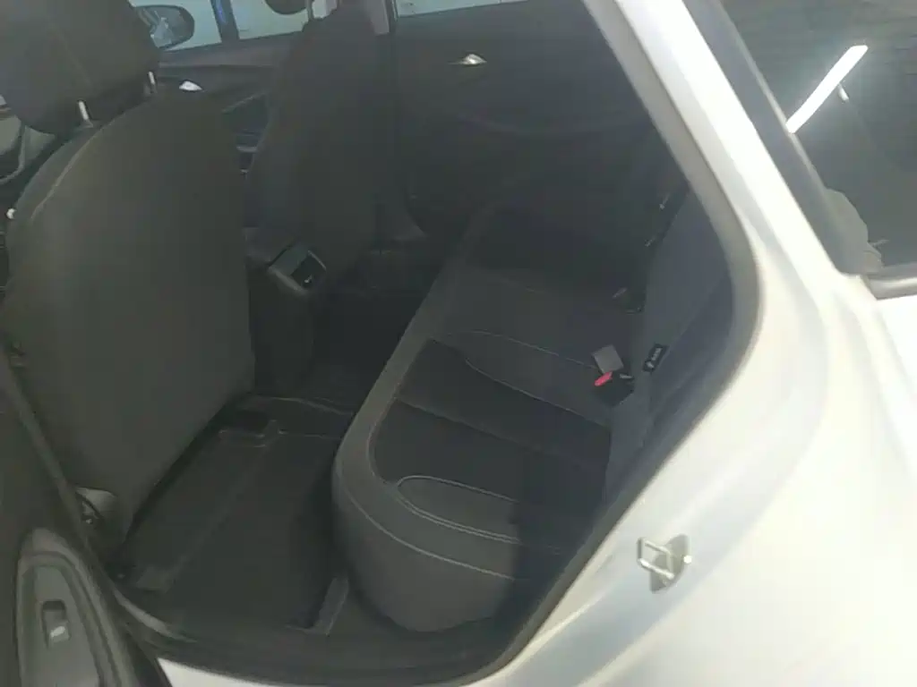 Photo 17 - Buick Verano