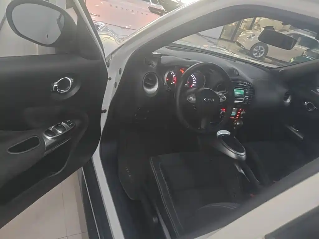 Infiniti ESQ 2017 2014 1.6L Free Edition