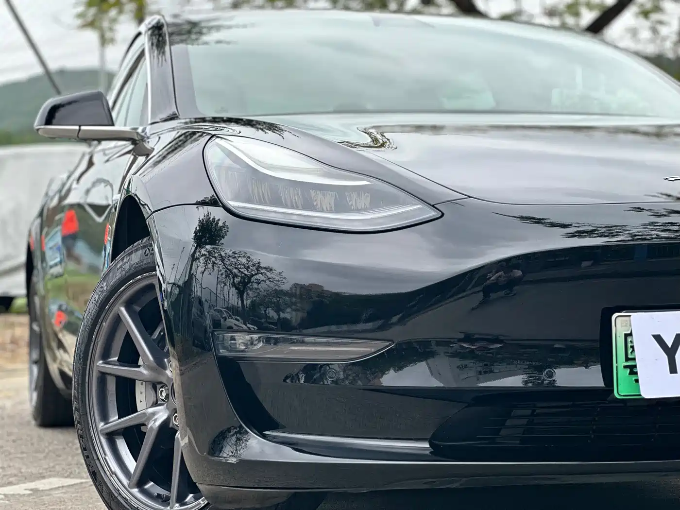 TESLA MODEL 3