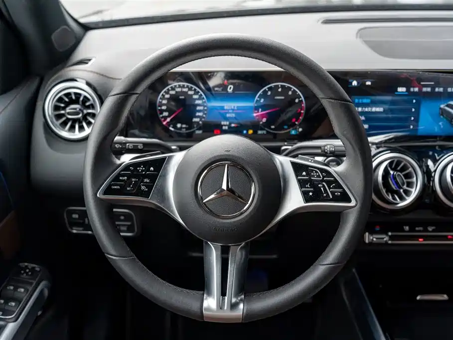 MERCEDES-BENZ GLB