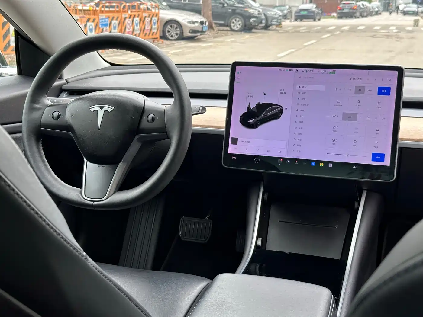 TESLA MODEL 3