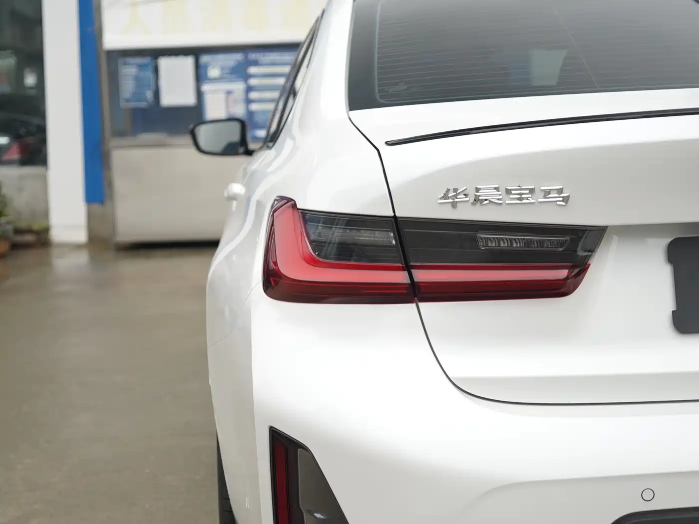 BMW 3 Series 2024 325Li M Sport Shadowline Package фото 23