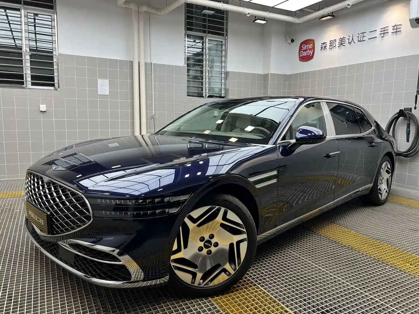 Genesis G90 2023 3.5T Executive Extended Version