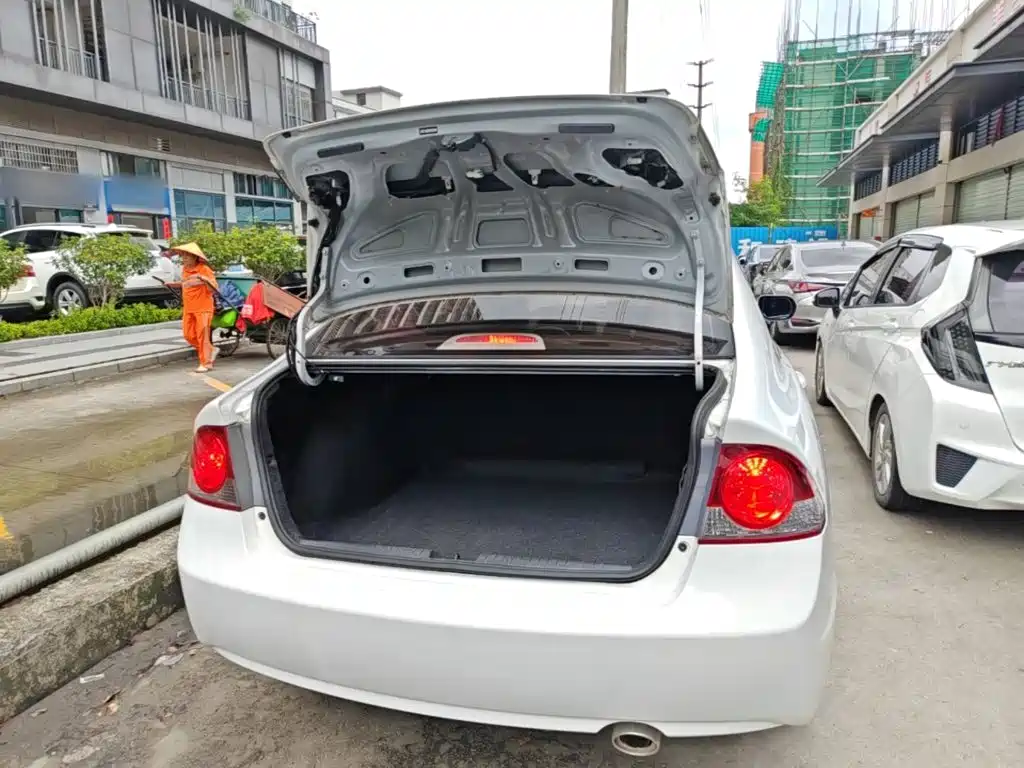 CIIMO CIIMO 2016 2015 1.8L Automatic Comfort Edition