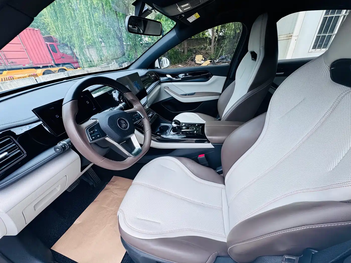 BYD Qin PLUS 2024 Glory Edition DM-i 55KM Leading фото 9